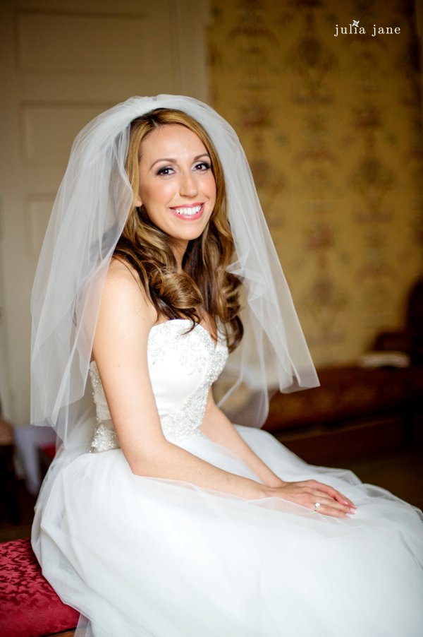 bridal portrait in the yellow room at cairnwood estate