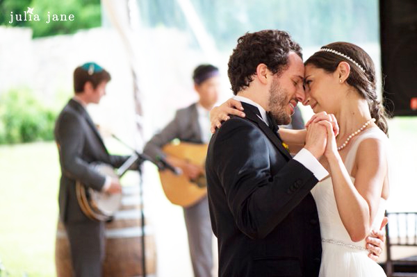 first dance at red maple vineyard