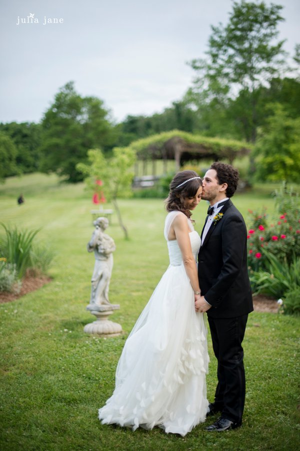 june wedding at red maple vineyard