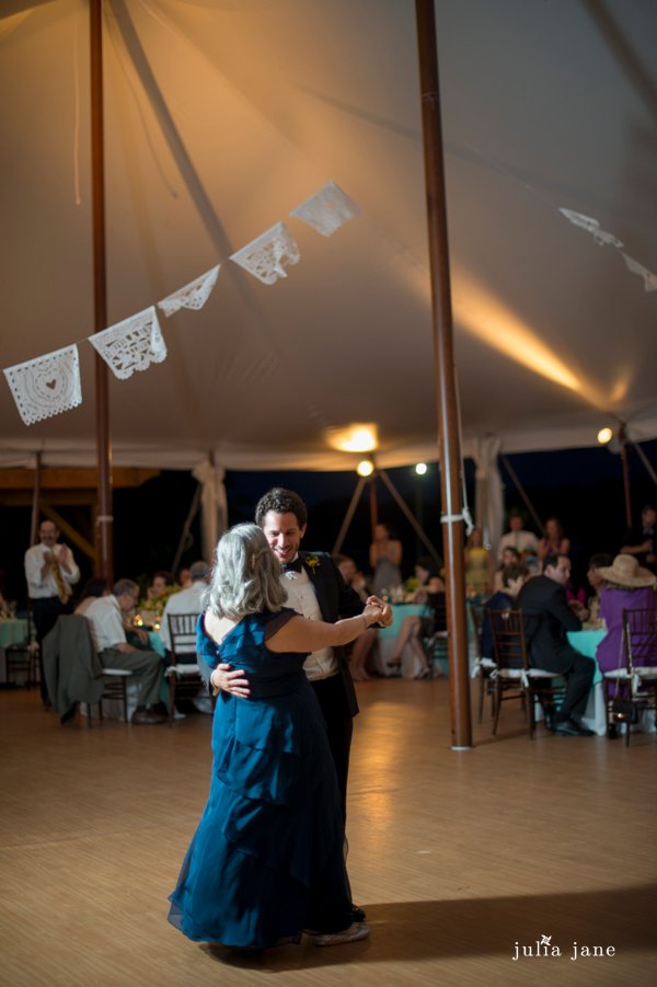 tented reception at red maple vineyard